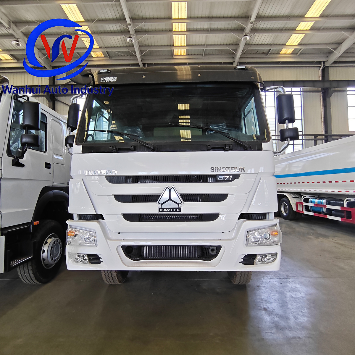Cross-border HOWO dump truck with right and left-hand drive cabs, 371-375 horsepower long-distance logistics tractor