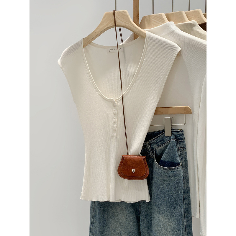 Special Offer Wholesale Korean Style V-Neck Buttoned Knit Sweater for Women, Summer 2026 New Model, Slim Fit, High-End and Elegant