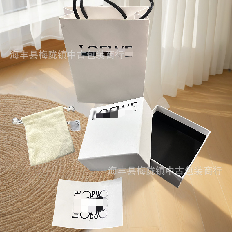 Luojia Luo Yijia Packaging Box L Family Necklace Earrings Bracelet Universal White Jewelry Box Full Set of Universal Gift Box Luojia Luo Yijia Packaging Box L Family Necklace Earrings Bracelet Universal White Jewelry Box Full Set of Universal Gift Box
