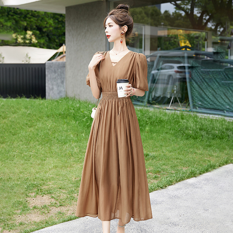 2025 Spring and Summer New Korean Style V Neck Waist Slimming Look Pure Color Fresh Elastic Waist Large Skirt Long Dress 2025 Spring and Summer New Korean Style V Neck Waist Slimming Look Pure Color Fresh Elastic Waist Large Skirt Long Dress
