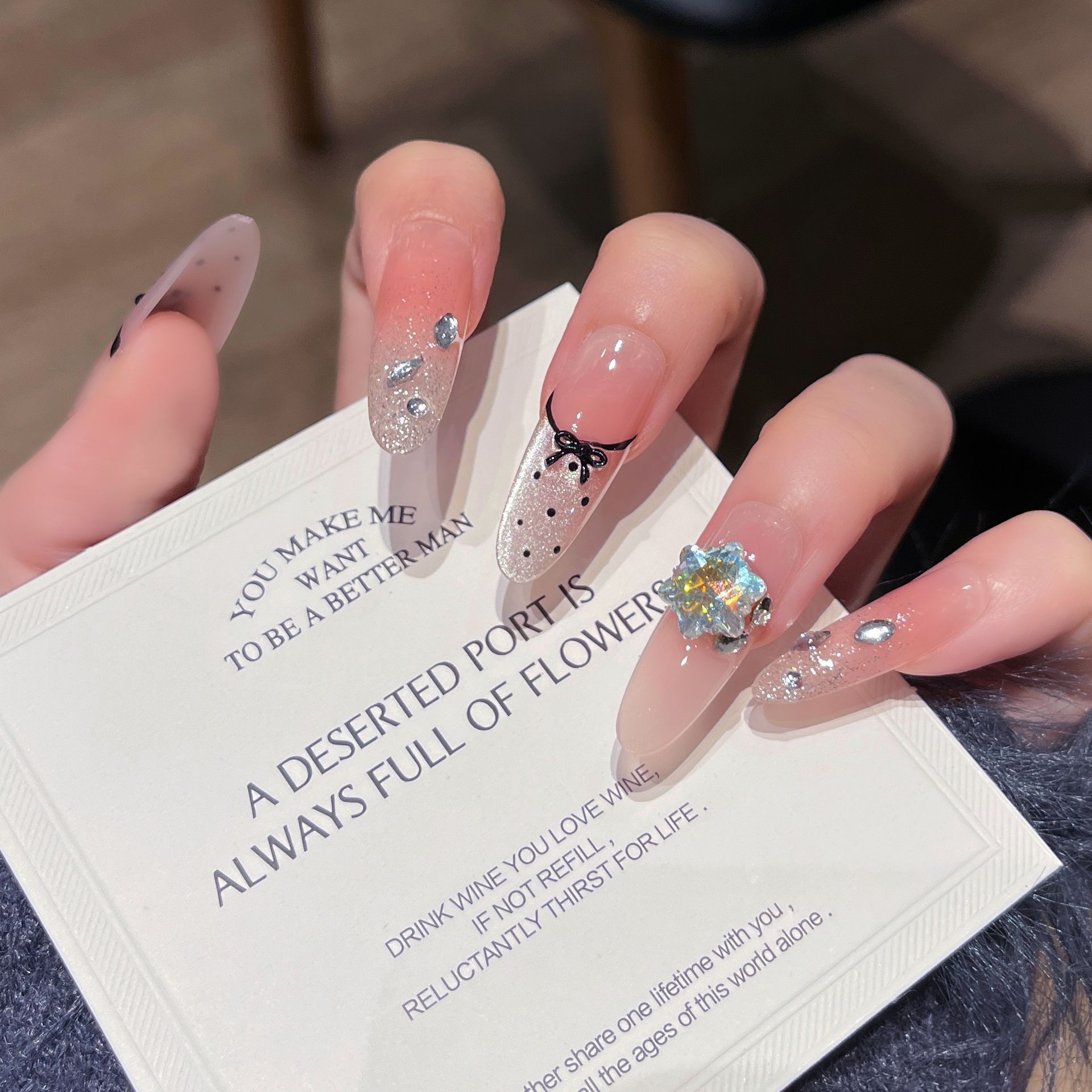 Puros deseos de usar uñas hechas a mano de nuevo estilo mariposa ondulado punto cuadrado temperamento suave blanqueamiento estudiante de manicura avanzada dulce y cool
