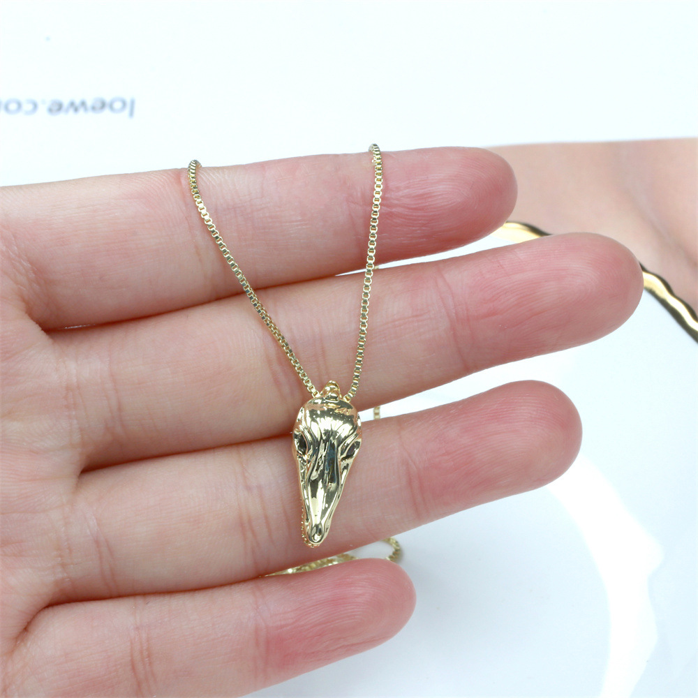 New Crocodile Head Electroplating Real Gold Copper Inlaid Zircon Pendant Necklace Female display picture 4