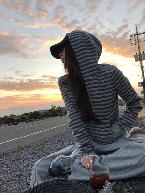 SUNONEONE 韩系早秋穿搭休闲舒适女宽松条纹连帽卫衣|undefined