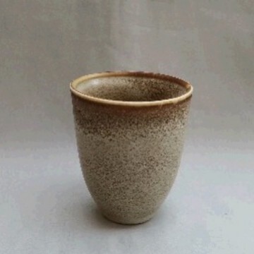 レトロな日本式の新月の陶土の手は民宿のホテルの特色の茶屋の喫茶店の碗の皿の陶磁器の食器の卸売りをします。|undefined