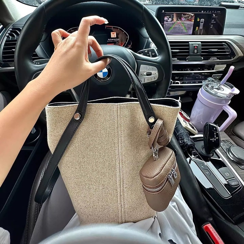 Niche Linen Large-Capacity Bucket Bag with a High-End Feel, Versatile Underarm Bag, 2026 Retro Commuter Shoulder Handbag for Women