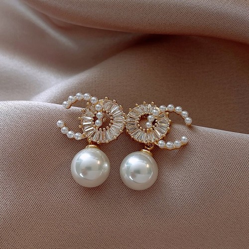 New product 925 silver needle earrings light luxury double C pearl earrings women's niche design earrings new fashion live broadcast supply