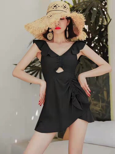 Japanese and Korean trendy summer dresses for women, swimwear that covers the stomach and is conservative and slimming, one-piece style swimwear for women