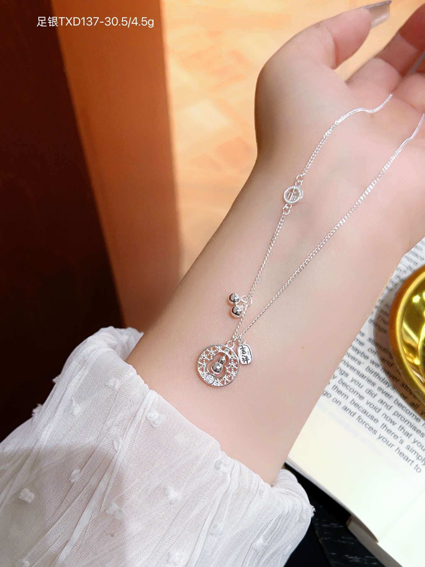 S999 plata esterlina mariposa flange collar de cuatro hojas diseño de nicho femenino de alta calidad lujo ligero cadena de clavícula para regalar a su novia