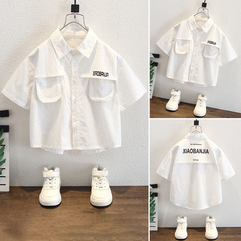 8024 camisa blanca de manga corta para niños verano 2025 nuevo estilo chico guapo y moderno vestido de verano para niños guapo top guapo