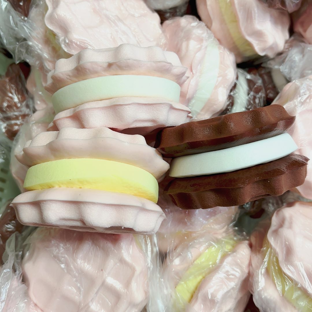 무작위 1가지 색상의 촉촉하고 부드러운 와플 느린 리바운드