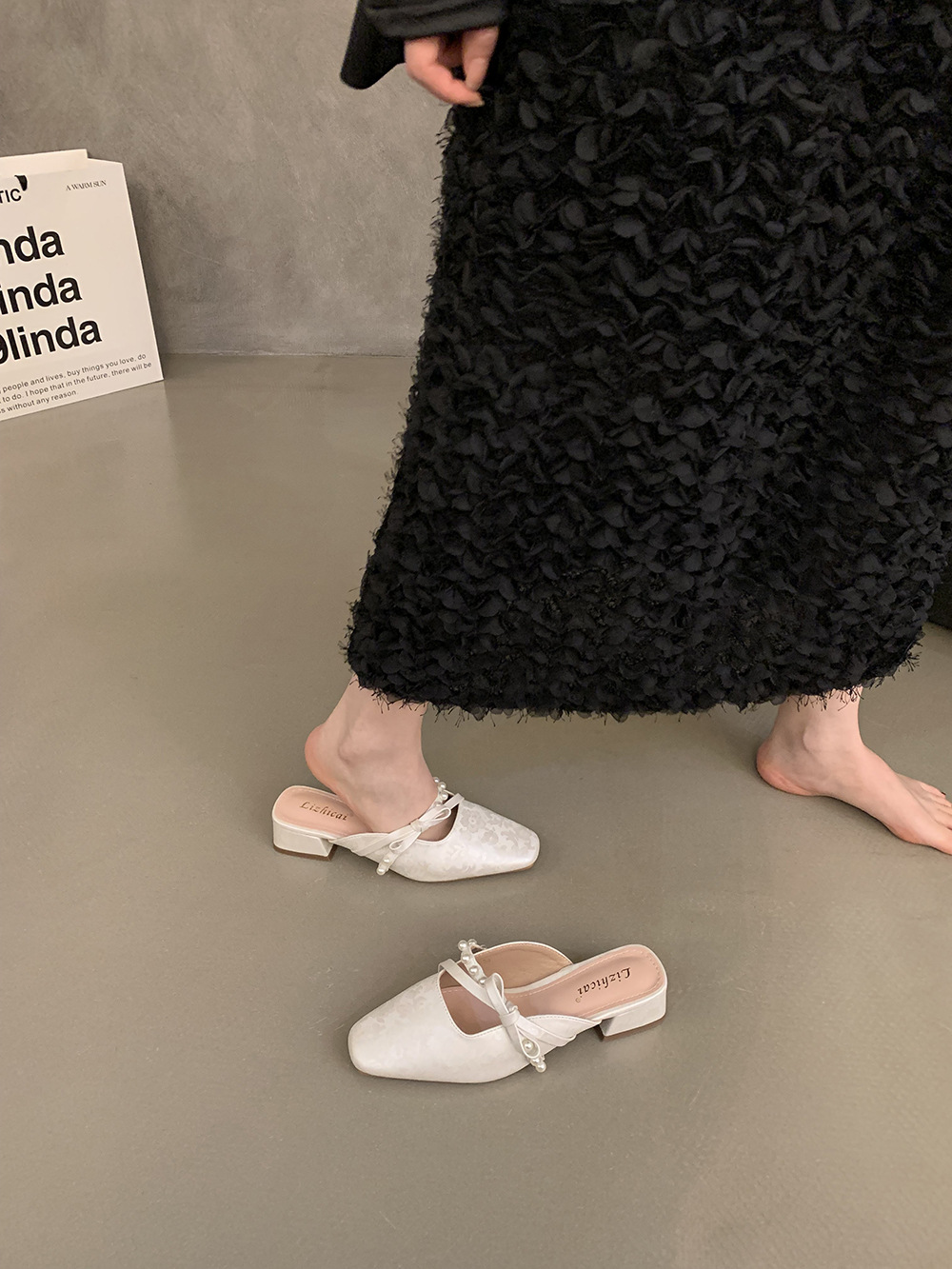 2025 New Summer Women's Closed-Toe Sandals Fashionable Versatile Daily Commute High-End Half Slippers Square Toe_vogvips.com