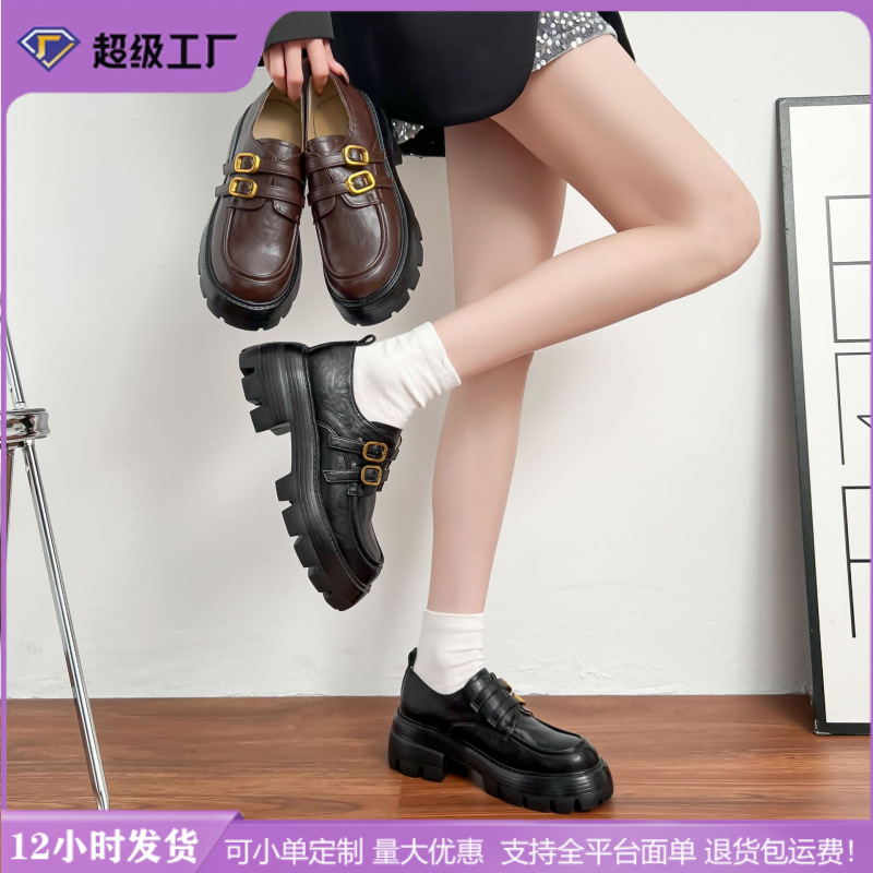 Su Yinyin 봄 새로운 두꺼운 밑창 높이 증가 작은 가죽 신발 여성 올 매치 유니폼 여성 말 가죽 패턴 작은 금 버튼 로퍼