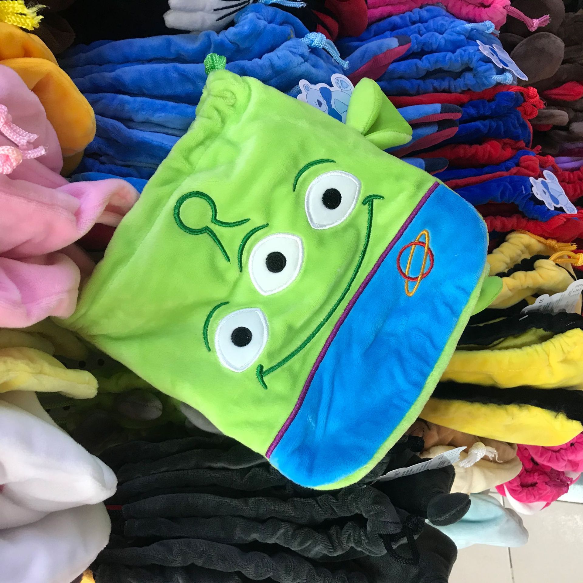 (Tamaño pequeño) monstruo de tres ojos