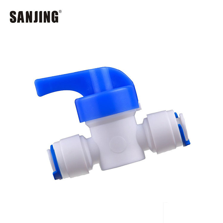 Venta al por mayor purificador de agua válvula de bola de enchufe rápido 3 puntos conexión rápida interruptor de paso recto 3 puntos PE tubo extremo extensión recto-a través de la válvula