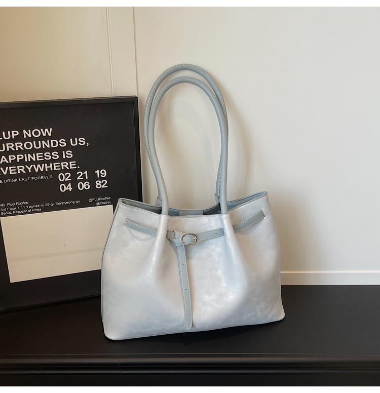 Nueva bolsa de hombro coreana para mujeres 2026 simple moda bolso de brazo para viajar al trabajo bolso de gran capacidad