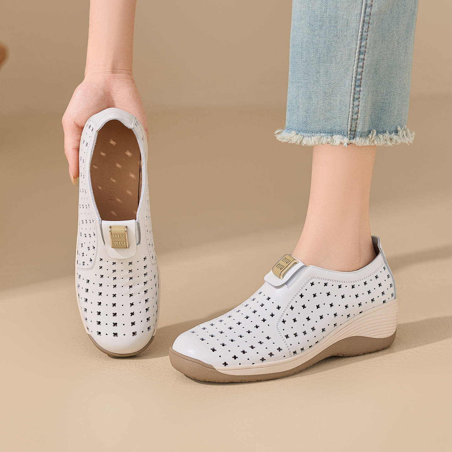 Giày da nữ đục lỗ đế xuồng thấp phong cách thể thao — màu trắng ngà