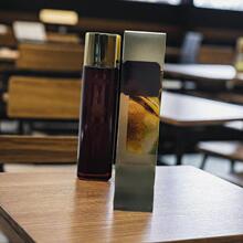 ���w������130ML����Ử�����沿���A���AҺ����¶���l����ƽ��