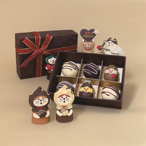Japanese-style Goods ZAKKA Food Toys, Trendy INS Playthings—Chocolate Bread & Cat Designs Perfect for Valentine's Day Gifts, Resin Display Pieces for Photography