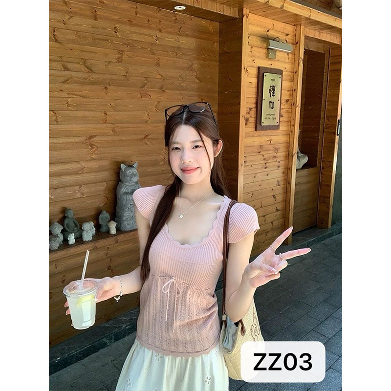 夏の女性のニット通気性半袖Tシャツは、スリムなウエスト、ファッショナブルな女性、甘くてかわいい気質、そして高級感を示しています。|undefined