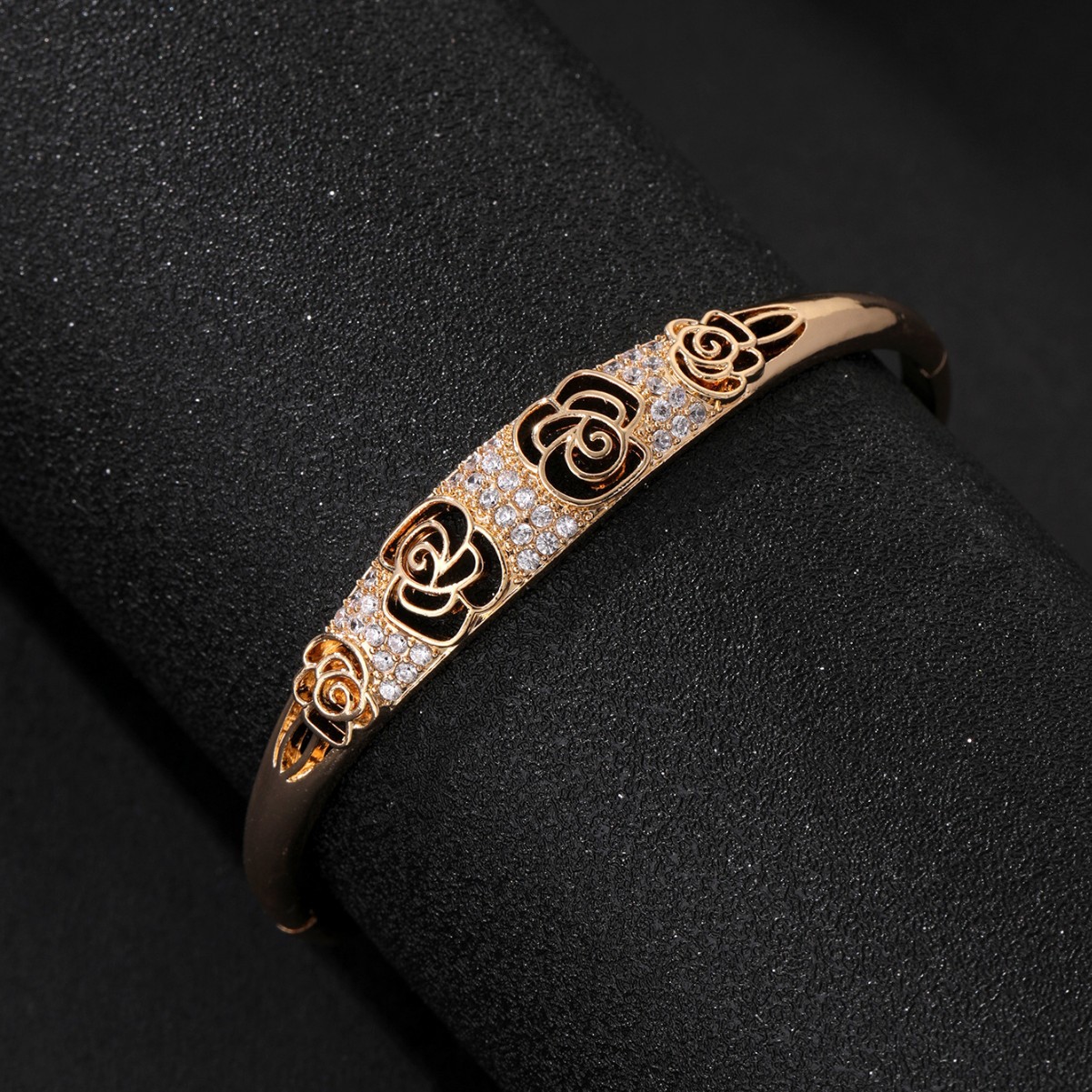 fashionable retro copper bracelet with zircon