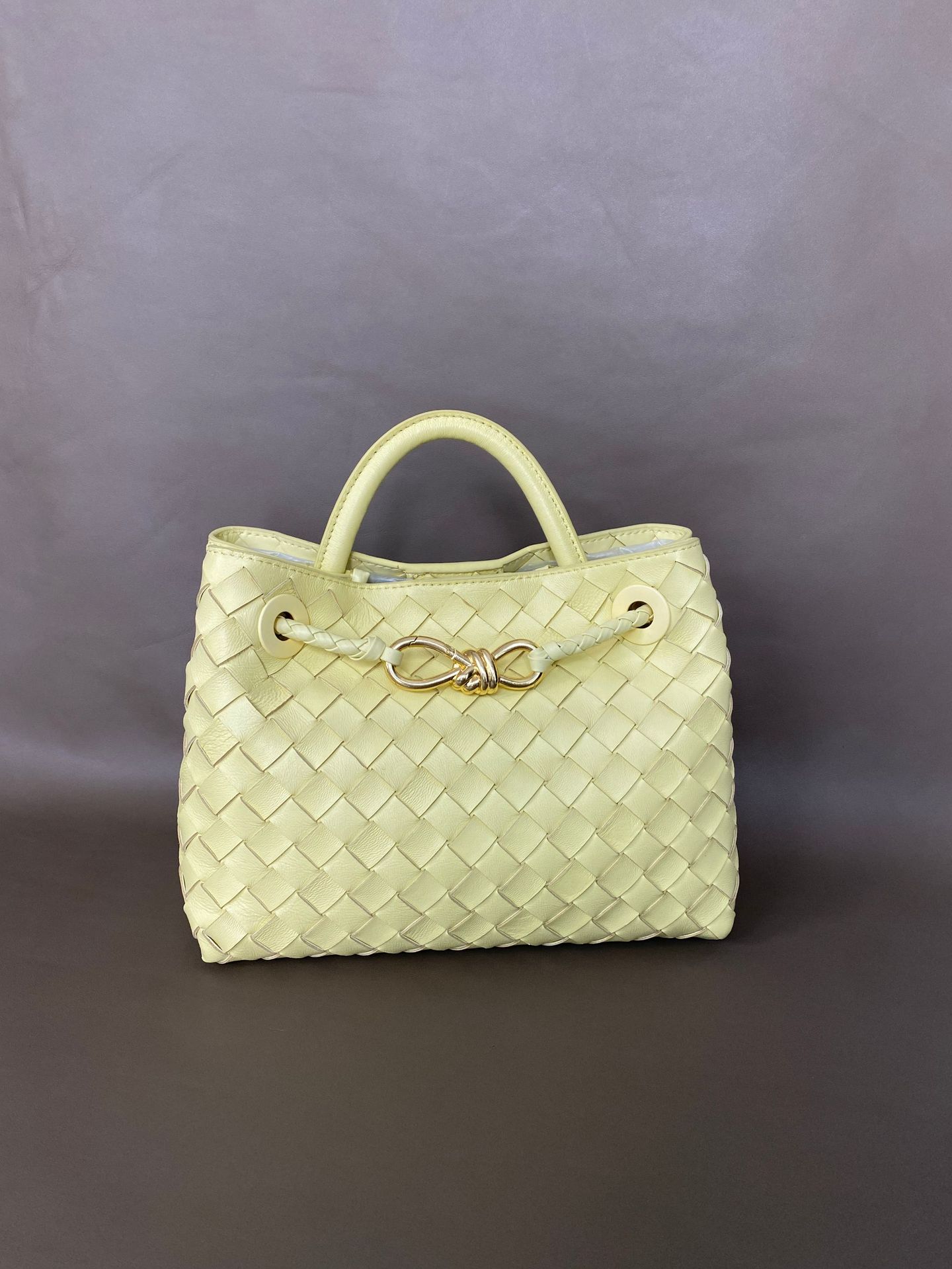 Bolso de mano de alta gama bolso de mujer tejido de piel de oveja mochila de alta gama bolso cuadrado de cuero de otoño e invierno nuevo