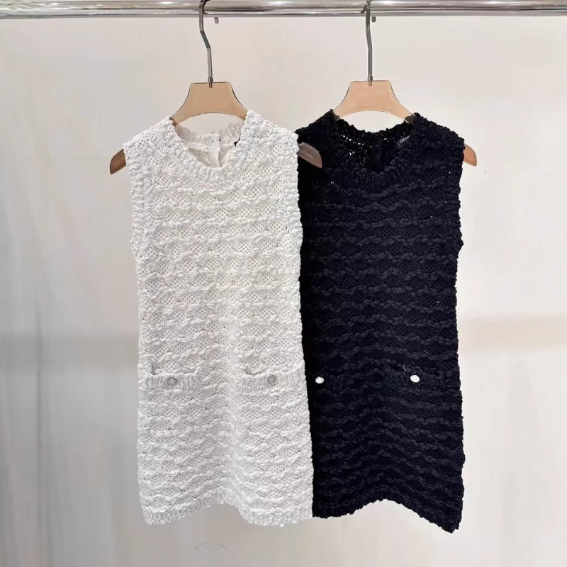Nanyou High-End Version ~ Chanel-Style Knitted Vest Dress with Double Row Pocket Decoration and Round Neckline