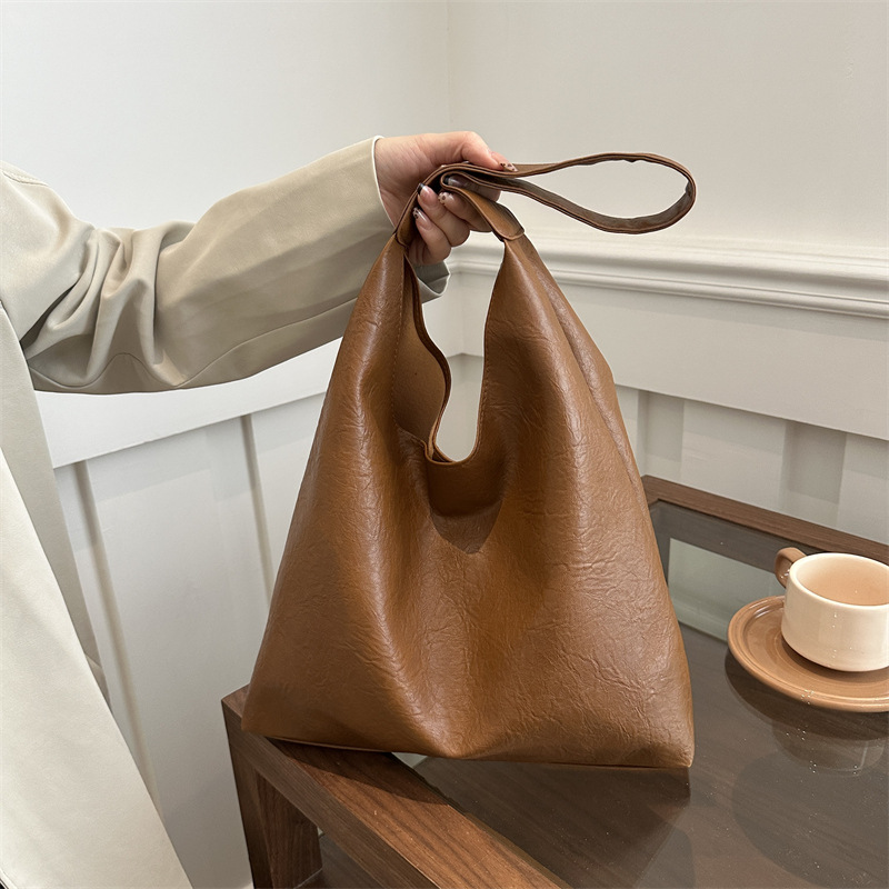 Textura de piel de aceite de gran capacidad perezosa de viento suave de color sólido retro invierno ocio viaje de la axila bolso de hombro