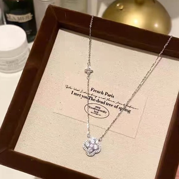 White Copper Sparkling Four-Leaf Clover Zircon Necklace Accessories for Women, New Light Luxury High-End Clavicle Chain Jewelry Factory Direct Delivery White Copper Sparkling Four-Leaf Clover Zircon Necklace Accessories for Women, New Light Luxury High-End Clavicle Chain Jewelry Factory Direct Delivery