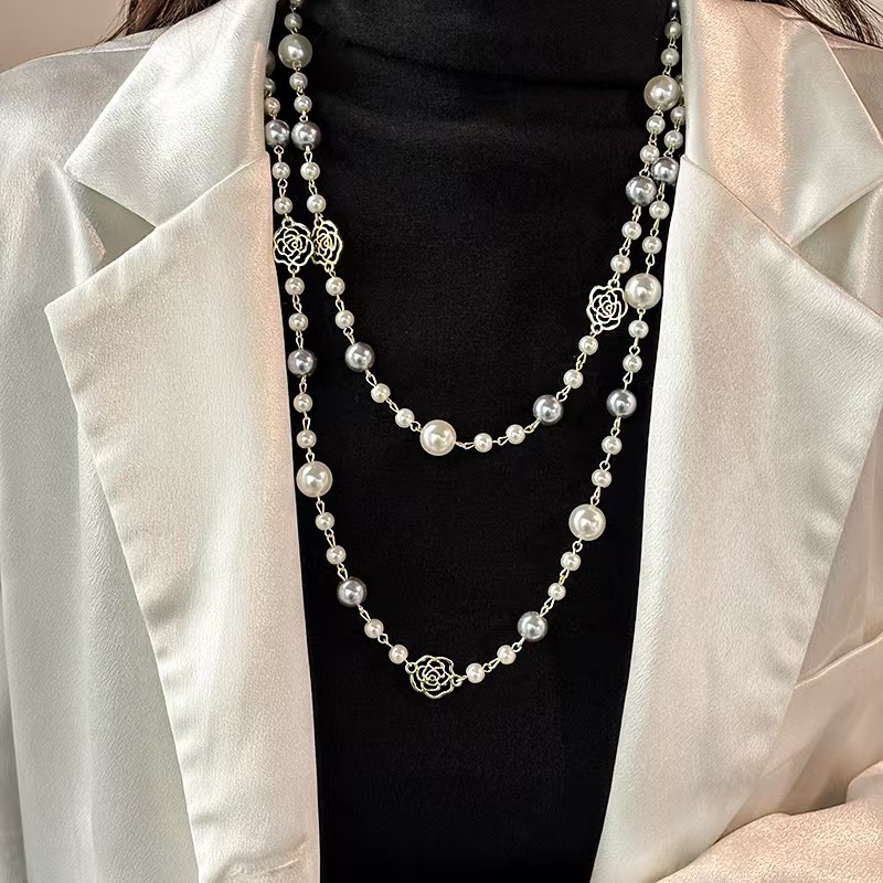 061 Hollow Rose Necklace