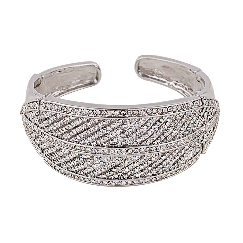 Китайский бренд Hot selling European and American fashion bracelets big brand leaf full of diamond zirconium open alloy bracelet BR-03170