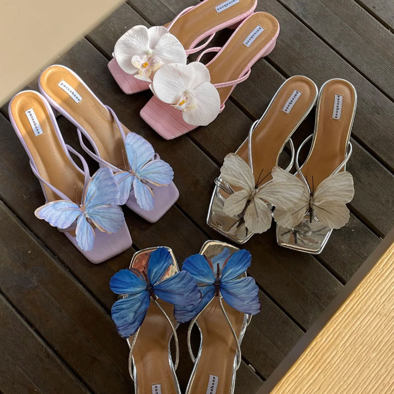 Zapatos de flores de mariposa, sandalias de flores, adornos, diseño de nicho femenino, ambiente de rodaje de viajes junto al mar, hebilla de zapatos de bricolaje