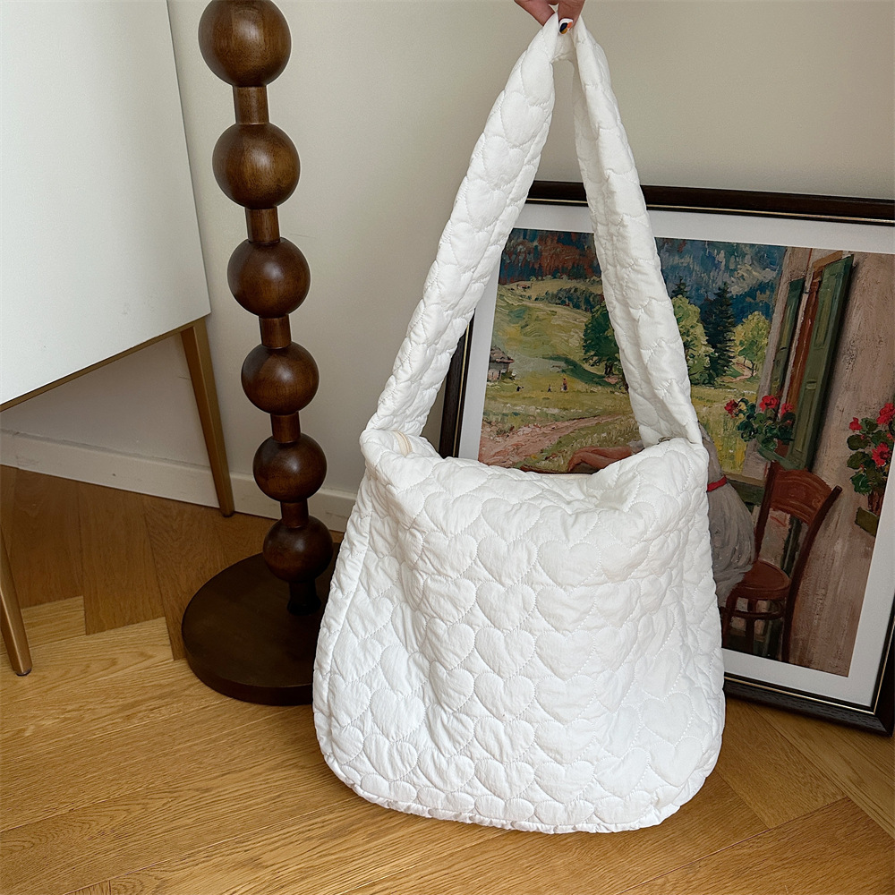 39131 Japanese quilted heart-shaped cotton tote travel bag Crossbody bag for women, large-capacity single-shoulder crossbody canvas bag undefined