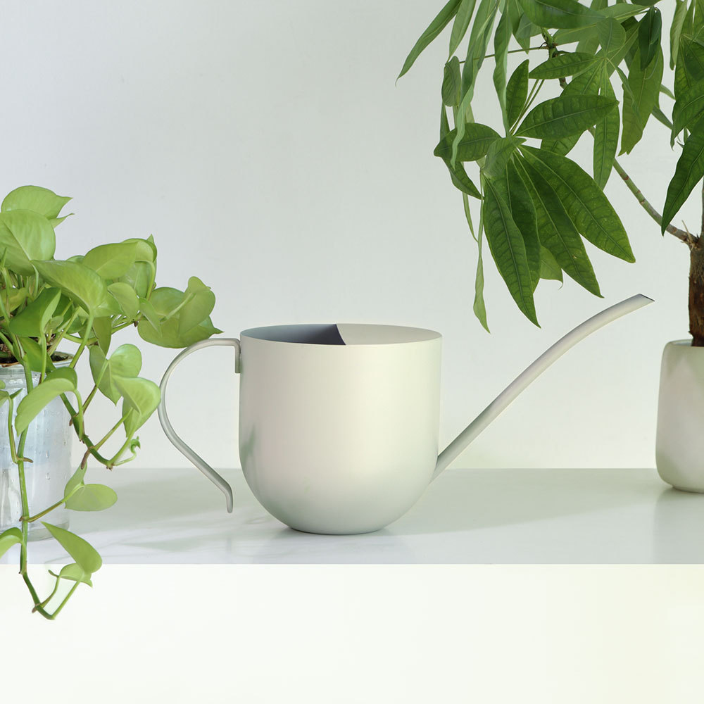 Regadera pequeña de acero inoxidable con boquilla larga para el cuidado de plantas, 1500 ml, venta al por mayor._voghion.com