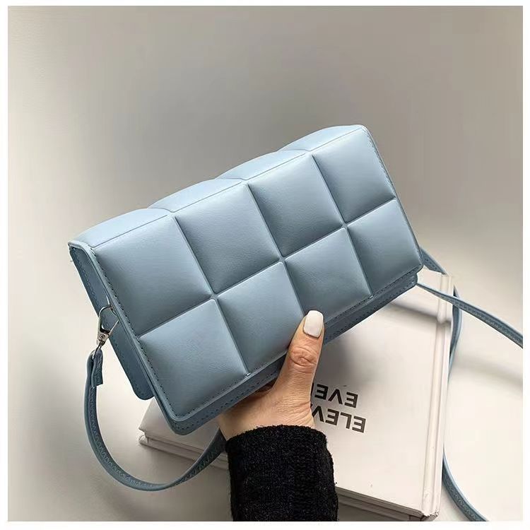 Women's Medium Pu Leather Solid Color Lingge Elegant Streetwear Square Magnetic Buckle Shoulder Bag Crossbody Bag Square Bag display picture 1