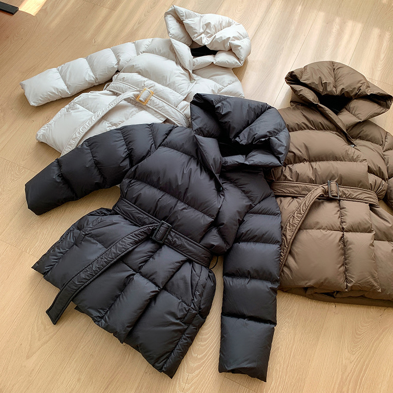 Dámské oblečení, zeštíhlující péřová bunda z bílého kachního peří, zesílená, luxusní, výklenková móda_voghion.com