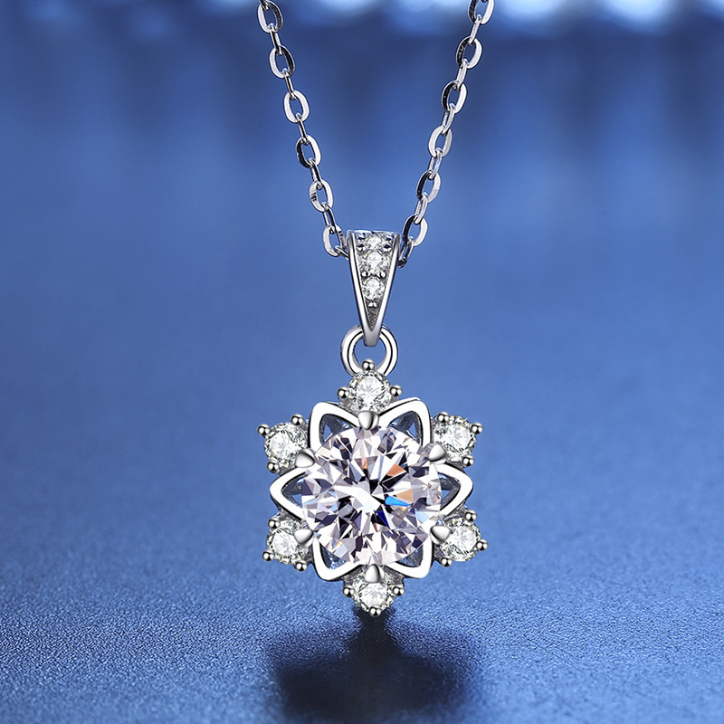 S925 Sterling Silver Christmas Jewelry Hollow Snowflake Moissanite Necklace Accessories Pendant for Women Niche Fashion Clavicle Chain S925 Sterling Silver Christmas Jewelry Hollow Snowflake Moissanite Necklace Accessories Pendant for Women Niche Fashion Clavicle Chain