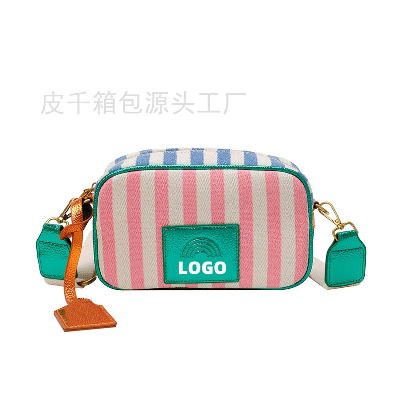 독수리 머리 - 파란색과 분홍색