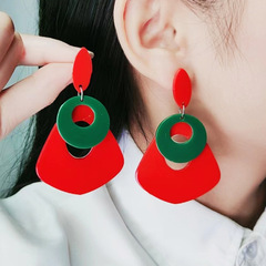 新商品の幾何学的な円形の透かし彫りのピアスのアクリルのイヤリングは誇張して個性的です。
