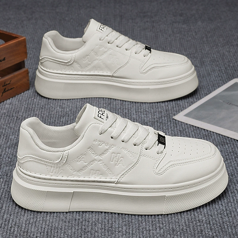 2025 Летняя мужская обувь новая дышащая маленькая белая обувь мужская модная дикая спортивная обувь на толстой подошве повседневная обувь
