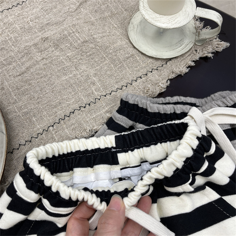 Pantaloni sportivi casual da bambino e bambina in stile occidentale, grandi pantaloni in PP per neonati, pantaloni larghi a righe in cotone per bambini_voghion.com