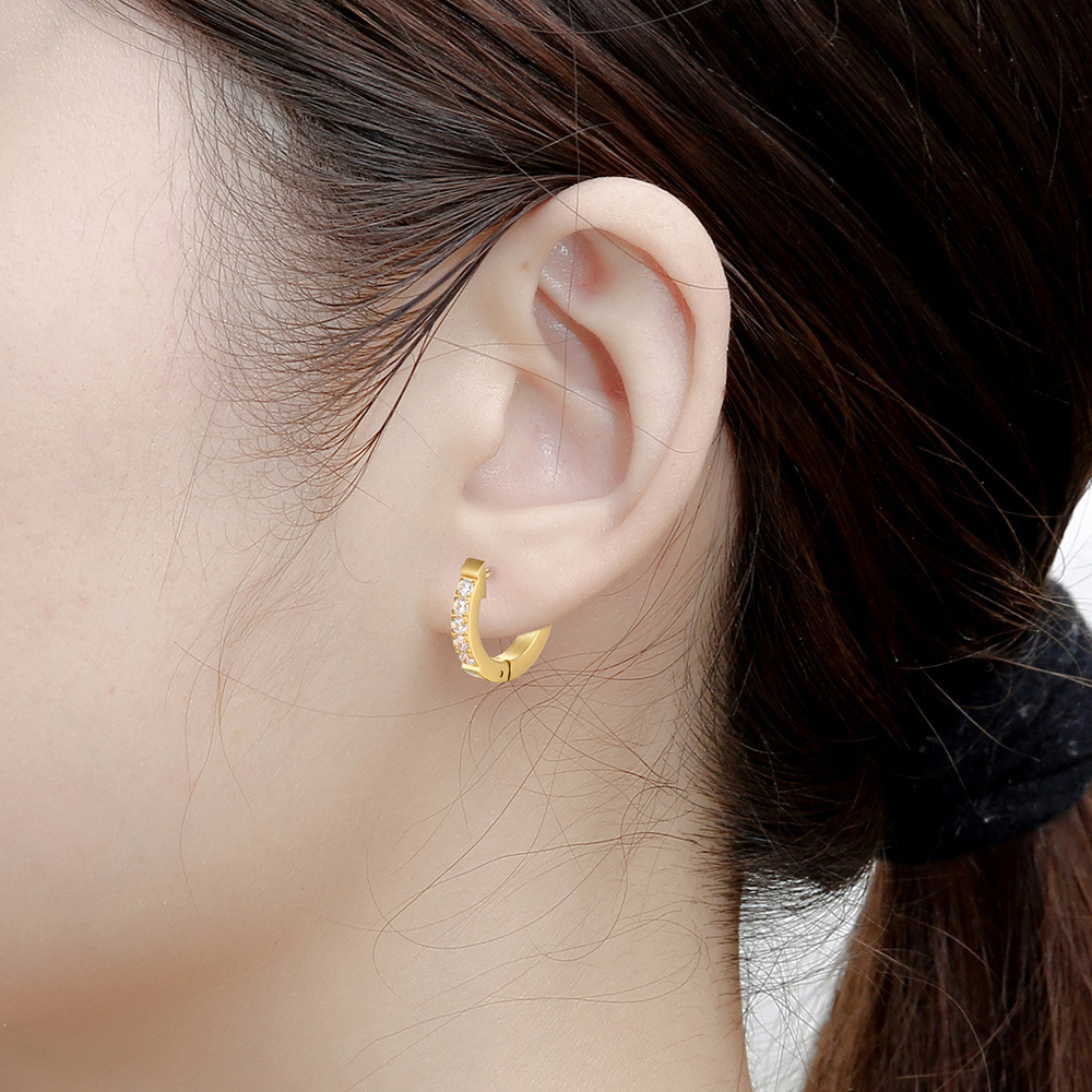 Simple Style Round Titanium Steel Artificial Rhinestones Earrings 1 Pair