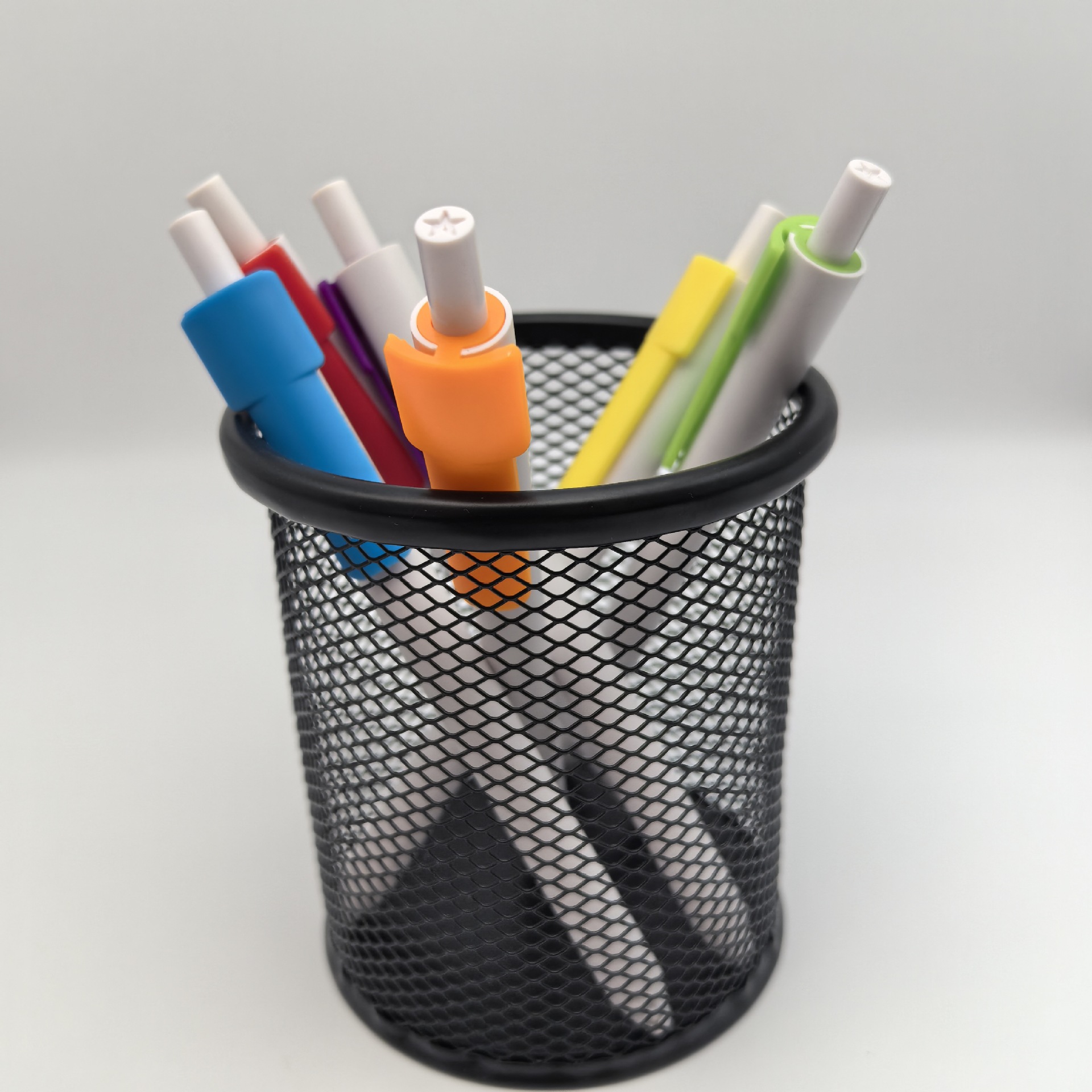 Pequeña cantidad mayorista de bolígrafo de plástico pulsante color caramelo código QR bolígrafo de color claro QR personalizado bolígrafo de código QR