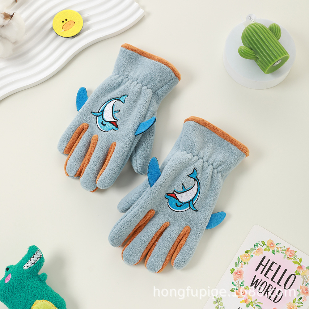 Guantes de invierno para niños con guantes de terciopelo de dibujos animados al aire libre para montar a favor de la piel, guantes de terciopelo de grano para niños y niñas.