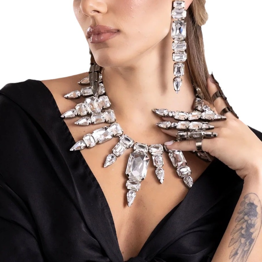 Traje de joyería europea y americana de alta calidad de tres piezas collar exagerado anillo ajustable accesorios conjunto de joyería femenina