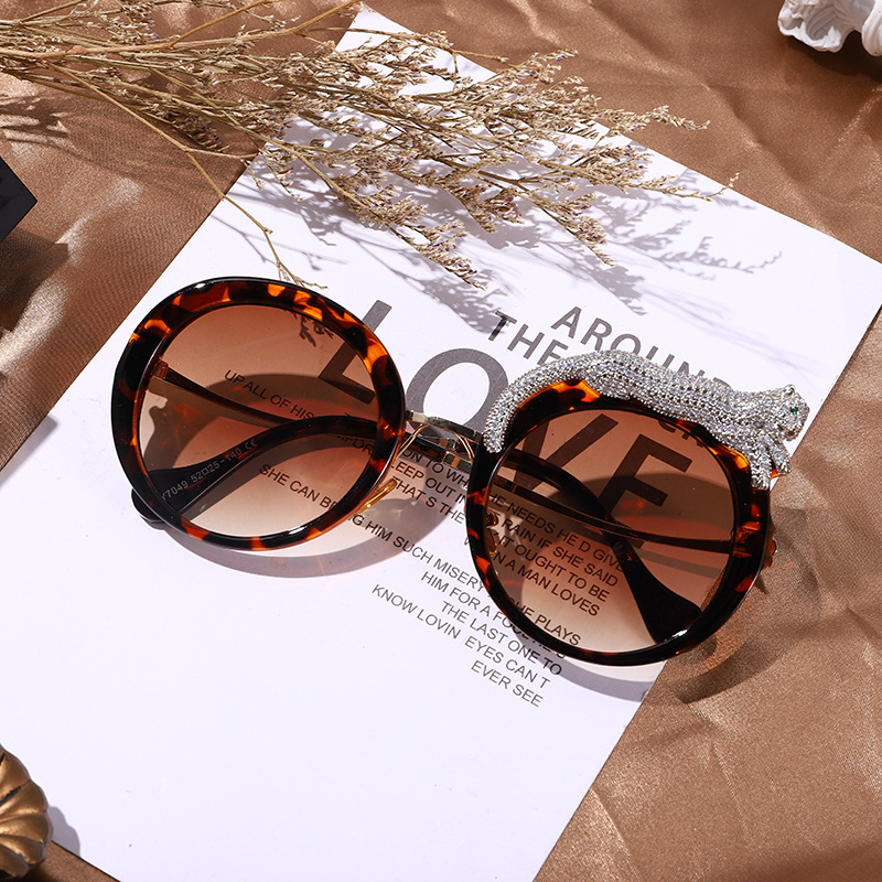 Fashion Leopard Pc Round Frame Diamond Full Frame Women's Sunglasses display picture 4