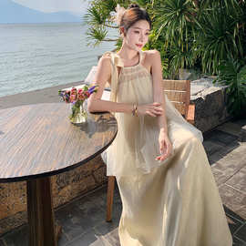 三亚海边度假连衣裙拍照写真小众假两件蝴蝶结温柔吊带蓬蓬仙女裙