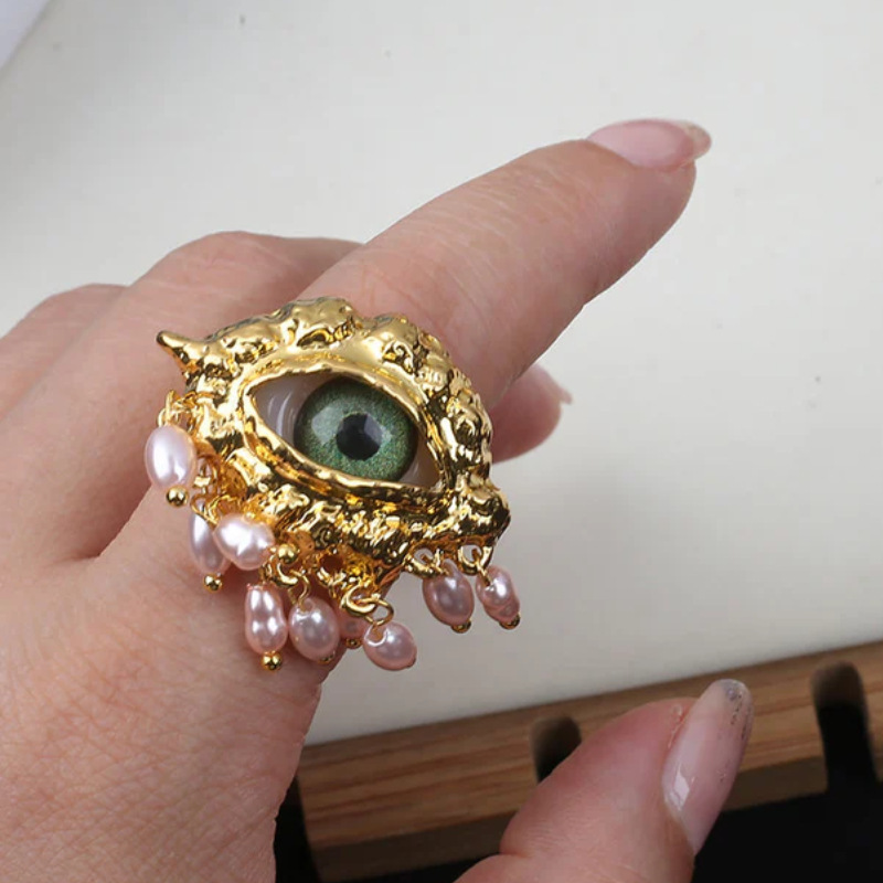 中古の個性的な悪魔の目の真珠のタッセルのイヤリングは軽くて豪華で高級感があります。|undefined
