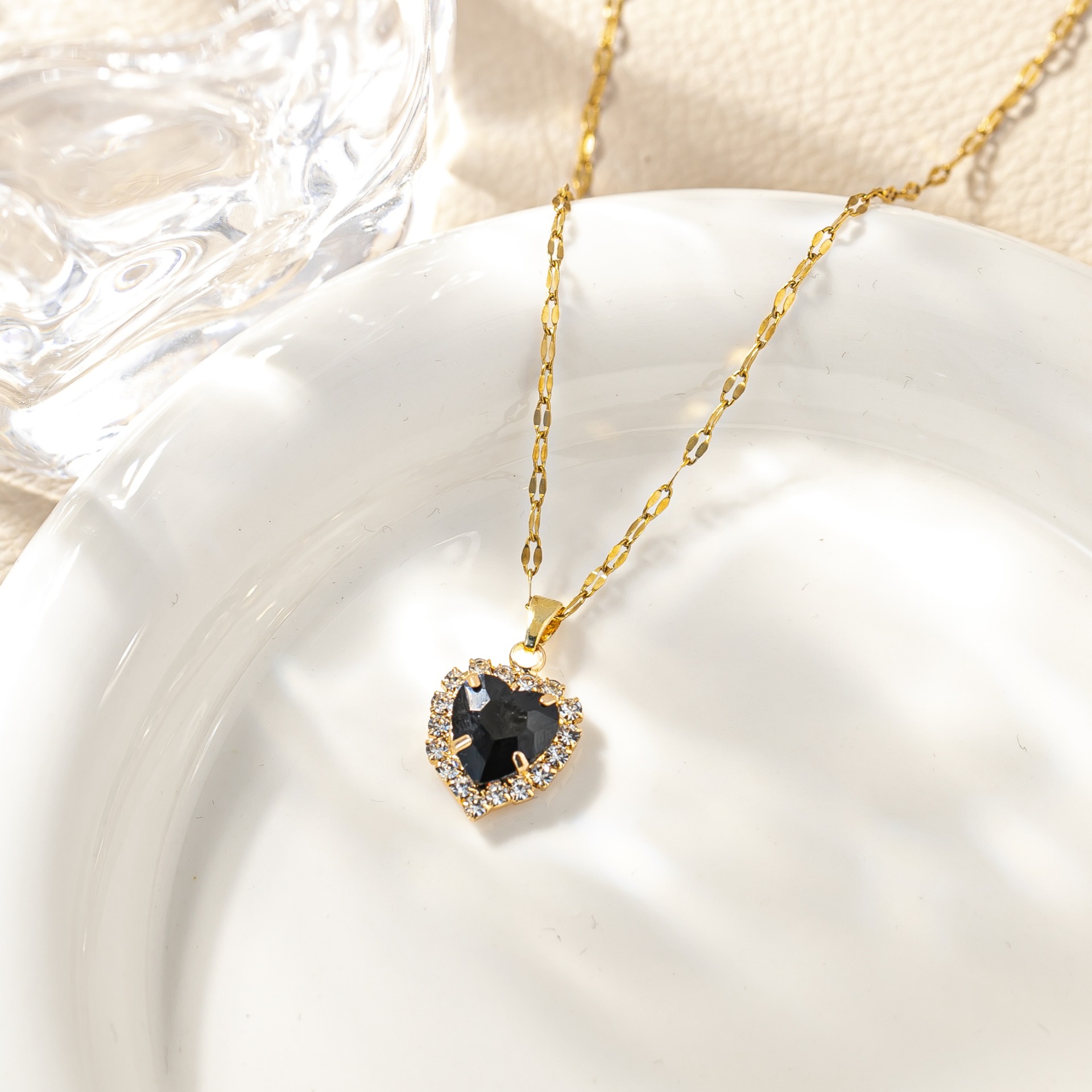 6g Weight Titanium Steel Pendant Material Zircon Inlay Material Pendant Necklace Classification Titanium Steel Chain Material 1 Piece Quantity Casual Occasion Titanium Steel Material Heart Shape Pattern Women's Gender Plating Design Simple Style Style Titanium Steel Simple Style Plating Heart Shape Zircon Pendant Necklace 11