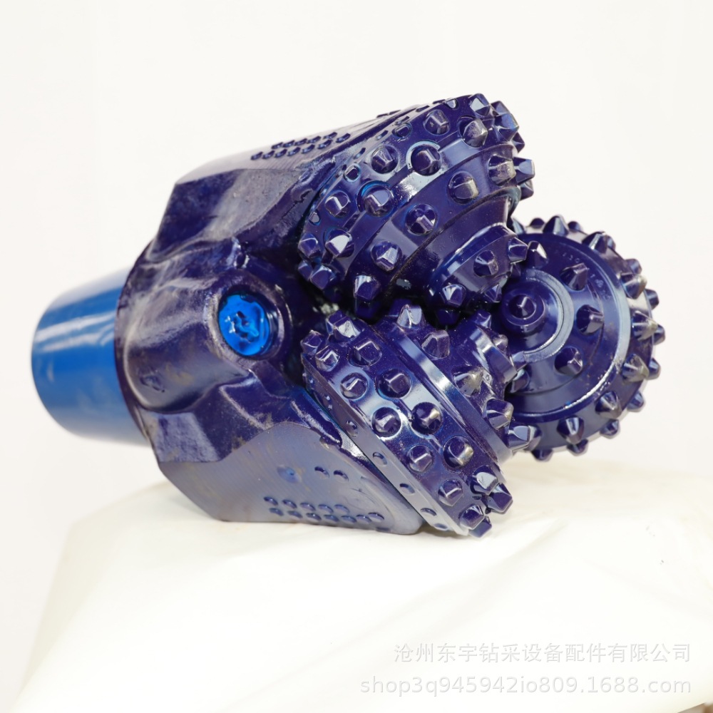 厂家直供钻井用硬质合金钻头8 1/2"215.mm IADC547镶齿三牙轮钻头