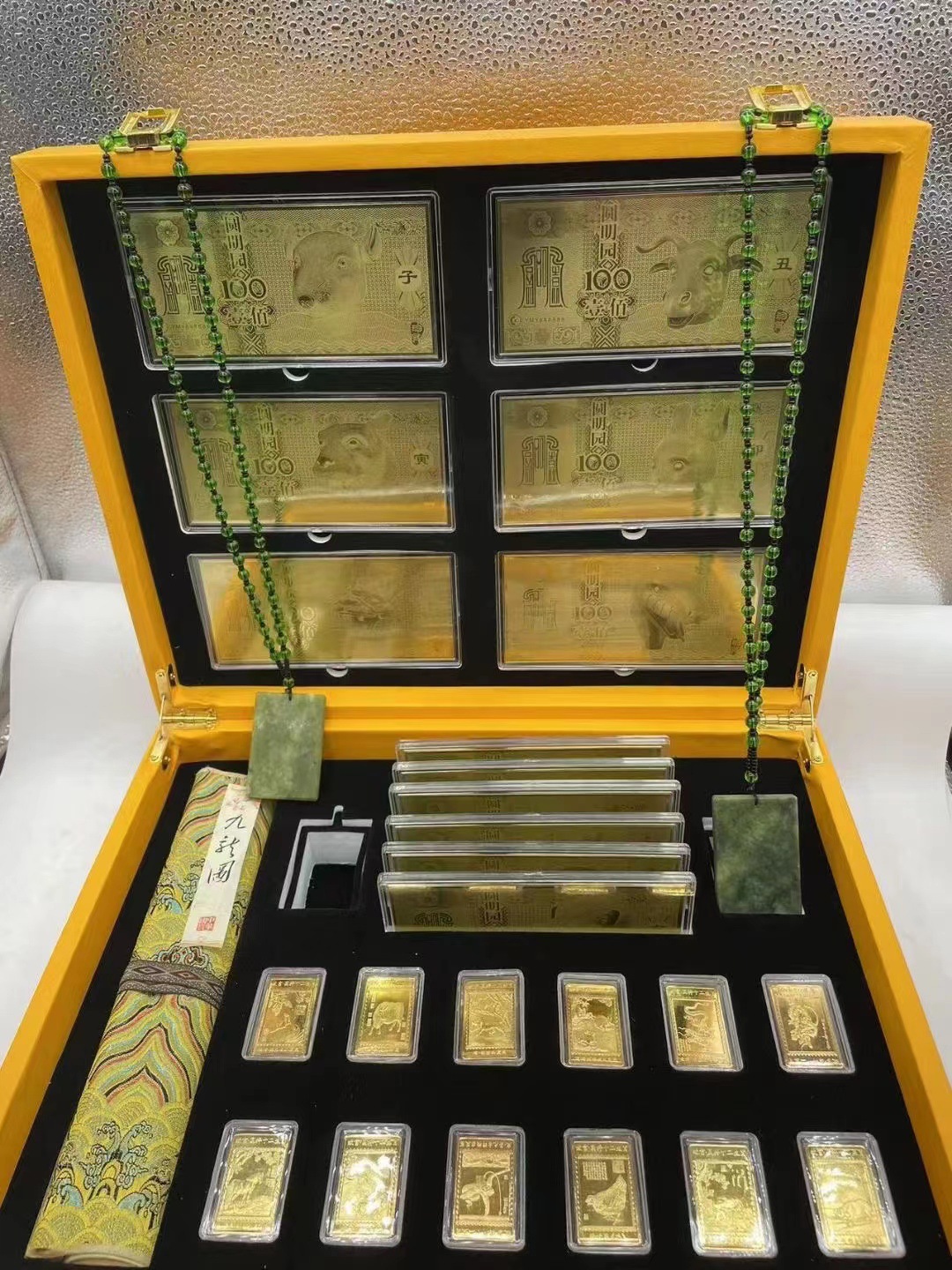故宫三绝双十二生肖九龙图丝绸画纪念章工艺品直播一件代发